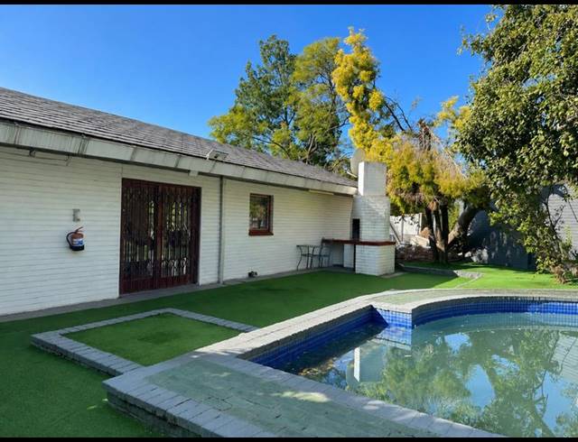 7 BEDROOM HOUSE FOR SALE IN MTHATHA CENTRAL